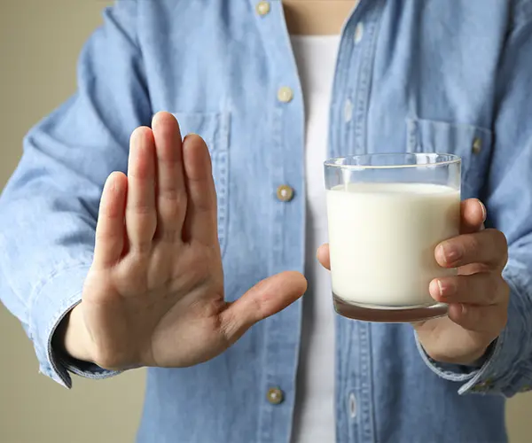 persona que tiene intolerancia a la lactosa